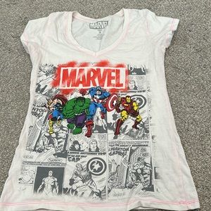 Women’s Marvel Top size small logo graphic tee